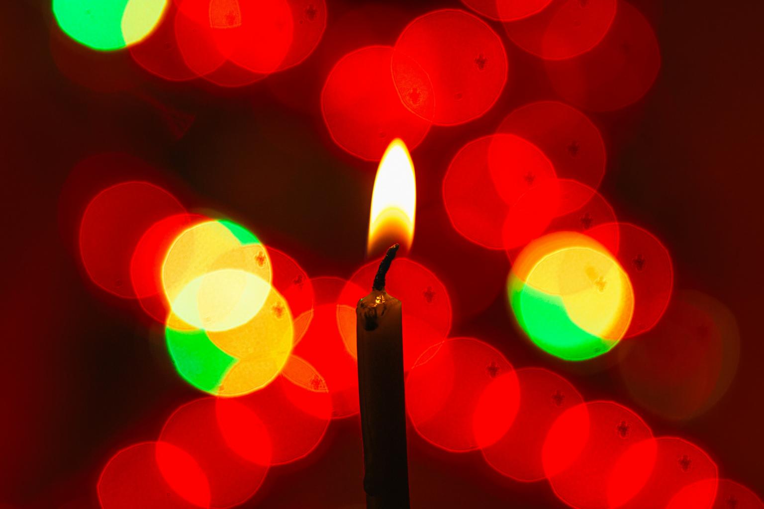 Kerze_Punkte_d-a-v-i-d-s-o-n-l-u-n-a_unsplash (c) unsplash.com