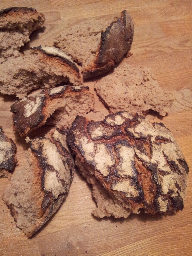 GeteiltesBrot (c) Uschi Weisgerber
